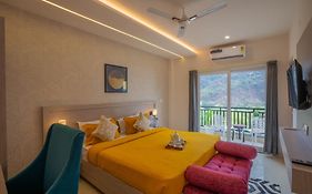 Perfectstayz Value Alpine Near Laxman Jhula